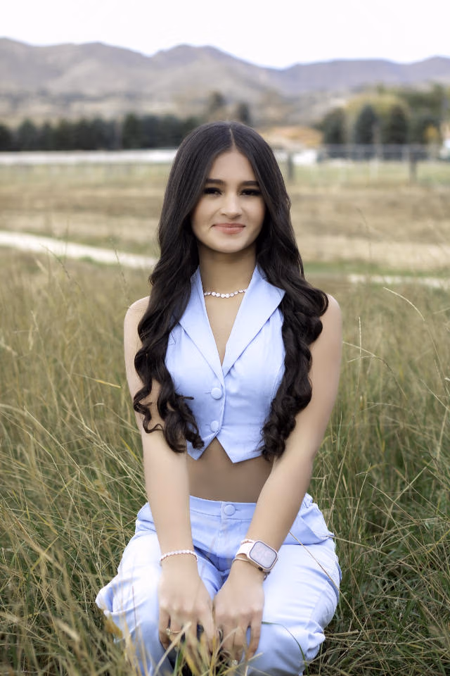 Laura Suarez Mendoza Senior portrait